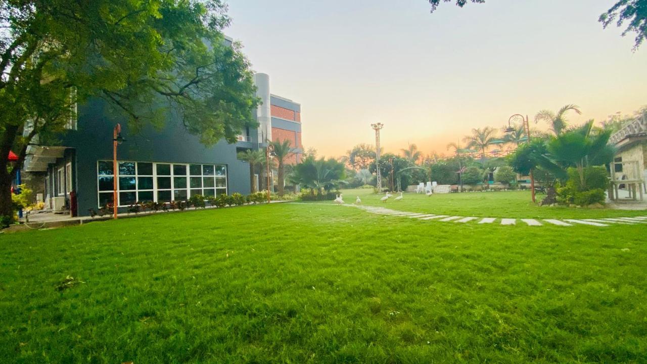 Krishna Riverside Resort Vasad エクステリア 写真