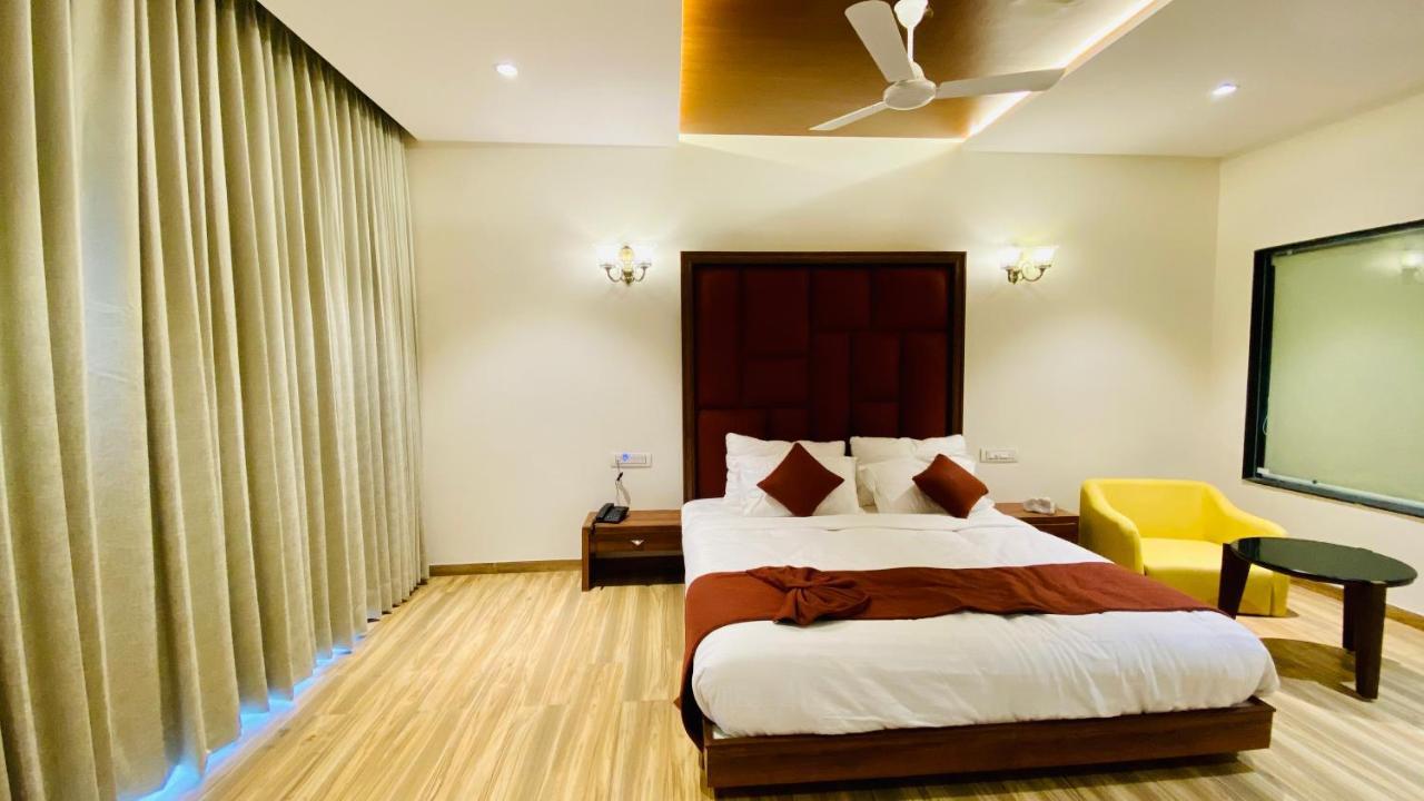 Krishna Riverside Resort Vasad エクステリア 写真