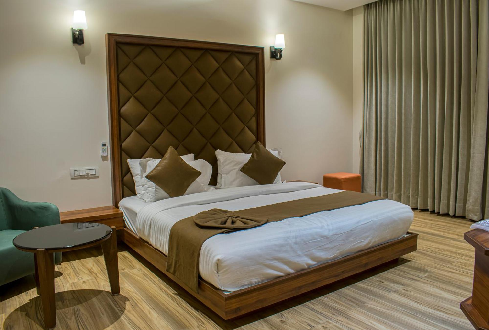 Krishna Riverside Resort Vasad エクステリア 写真