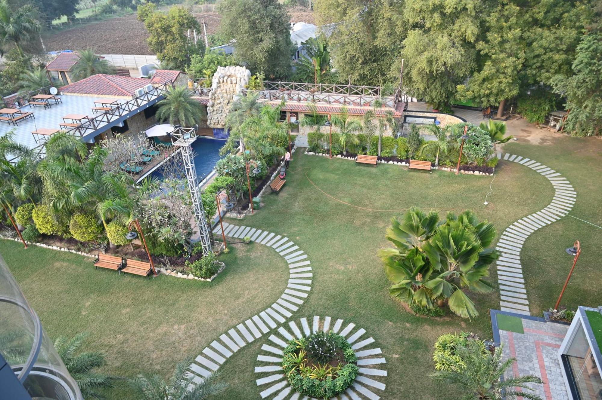 Krishna Riverside Resort Vasad エクステリア 写真