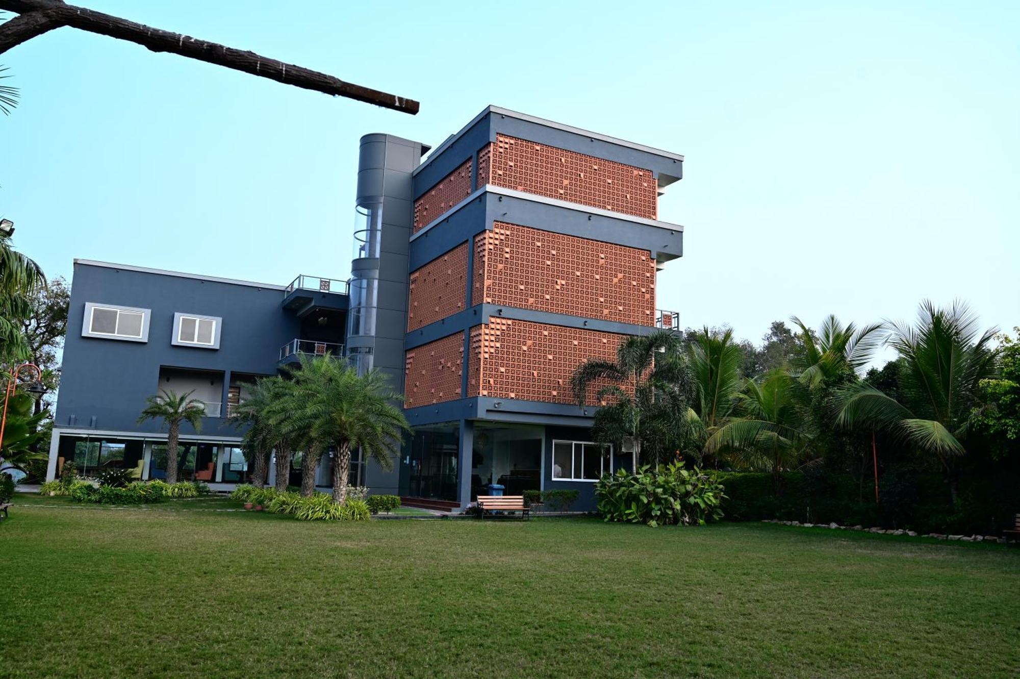 Krishna Riverside Resort Vasad エクステリア 写真