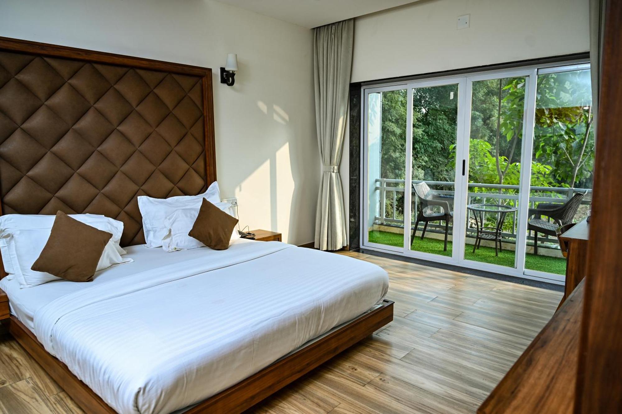 Krishna Riverside Resort Vasad エクステリア 写真