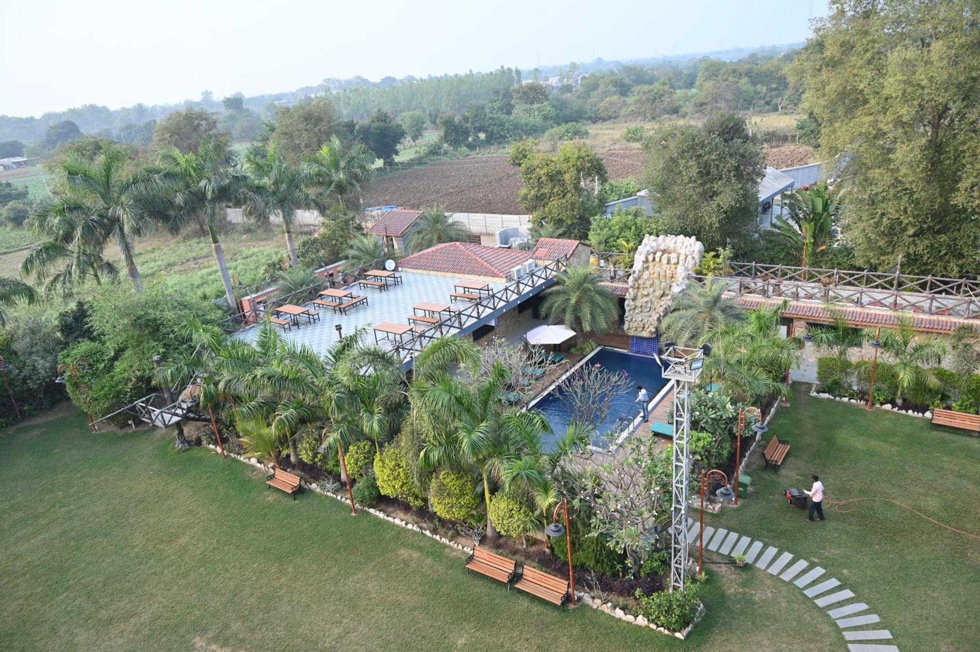 Krishna Riverside Resort Vasad エクステリア 写真