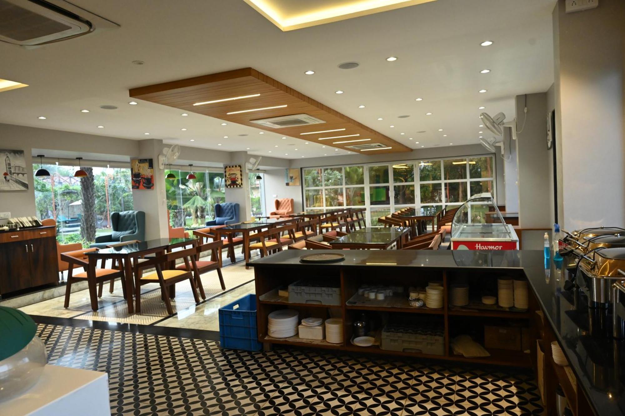 Krishna Riverside Resort Vasad エクステリア 写真