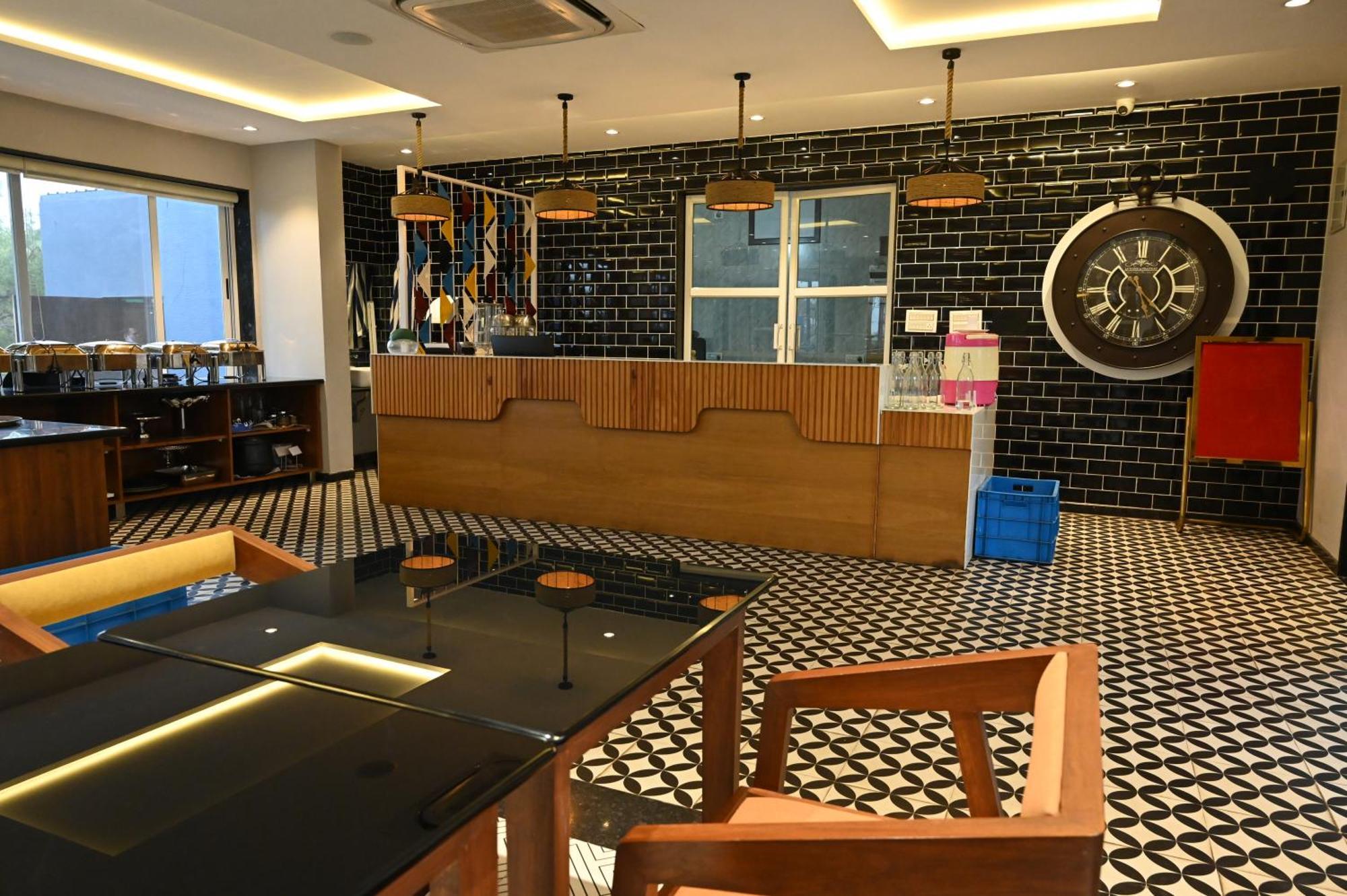 Krishna Riverside Resort Vasad エクステリア 写真