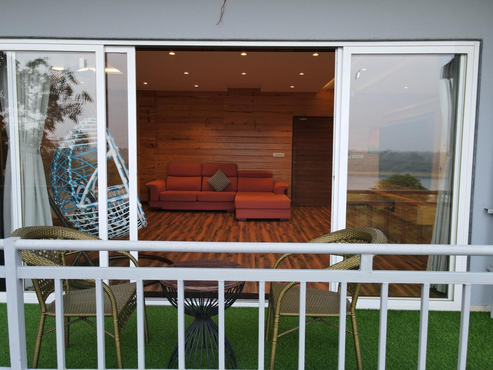 Krishna Riverside Resort Vasad エクステリア 写真