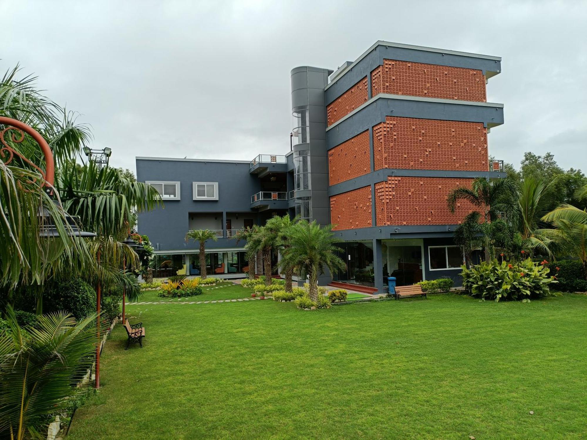 Krishna Riverside Resort Vasad エクステリア 写真