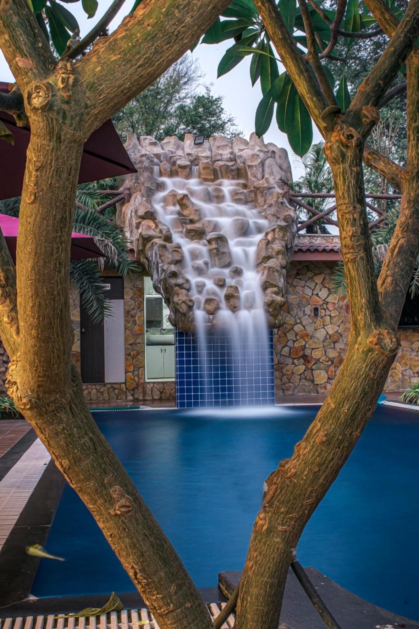Krishna Riverside Resort Vasad エクステリア 写真