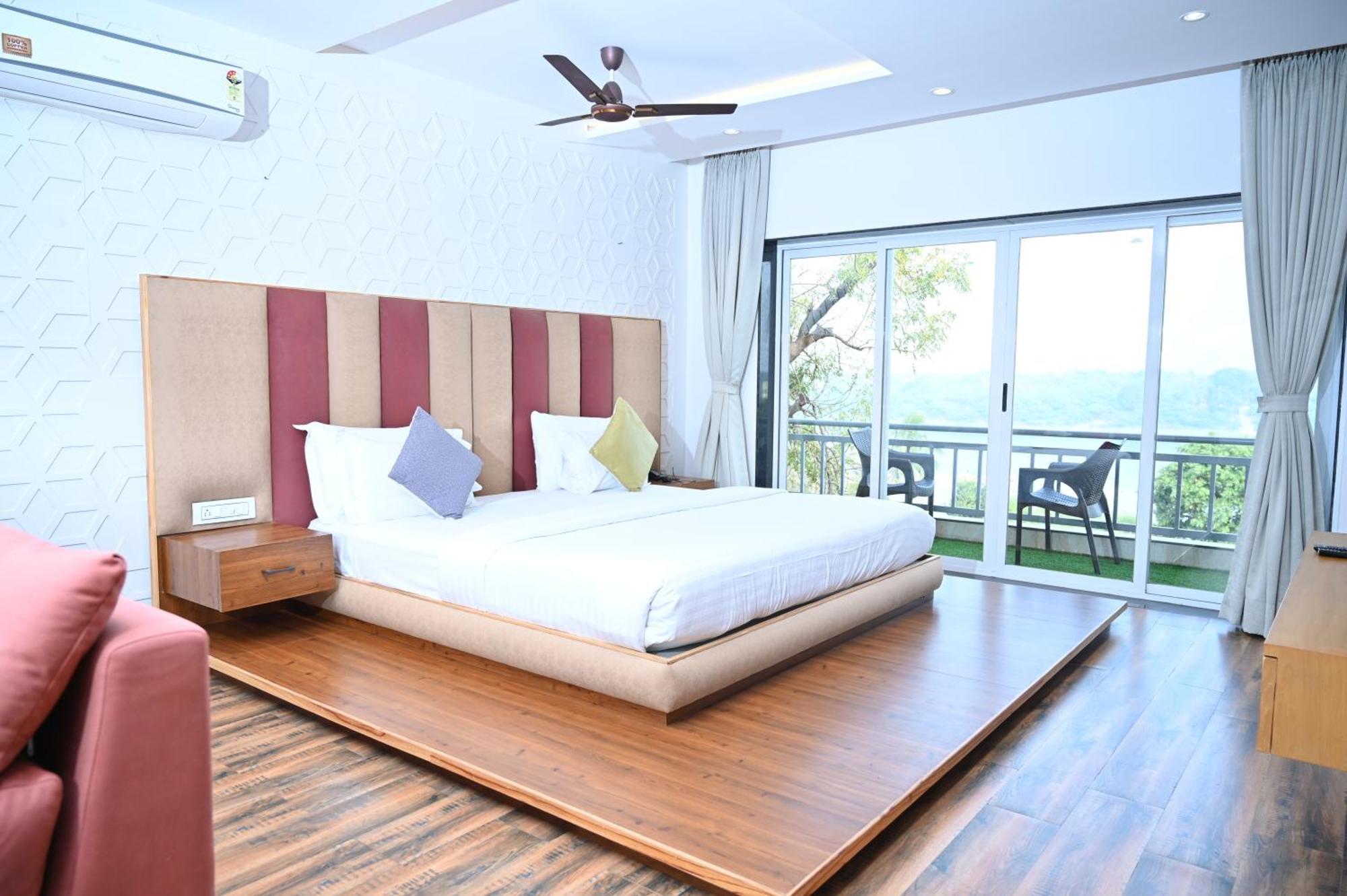 Krishna Riverside Resort Vasad エクステリア 写真
